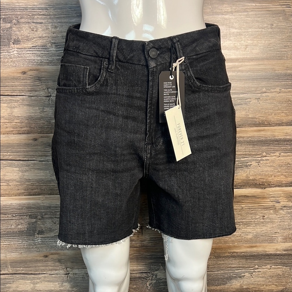 Forever 21 Curved 90's High Rise 5" Short in Black NWT